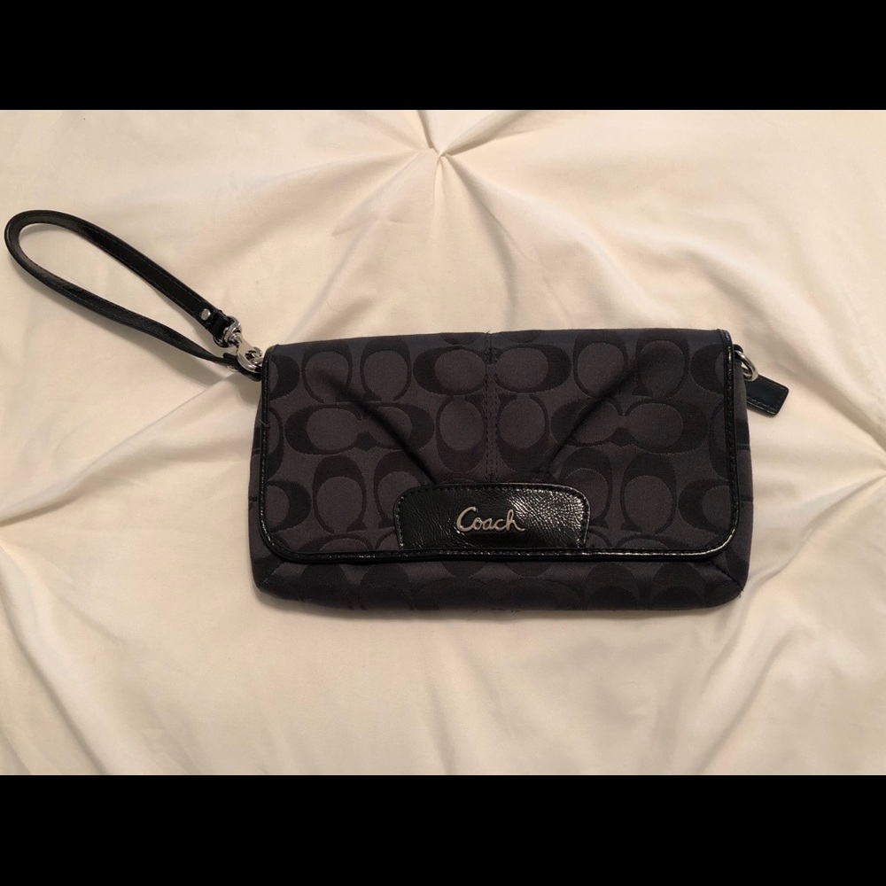 Coach clutch/wristlet